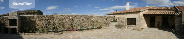 Entrada al corral de la casa rural La Solana del Abuelo