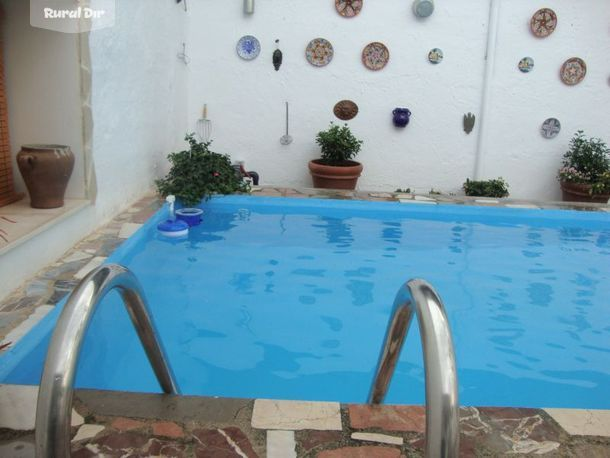 piscina de la casa rural Casa rural Pepe el del aceite