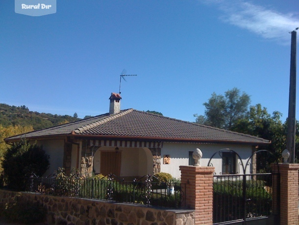 desde fuera de la casa rural Cera grande