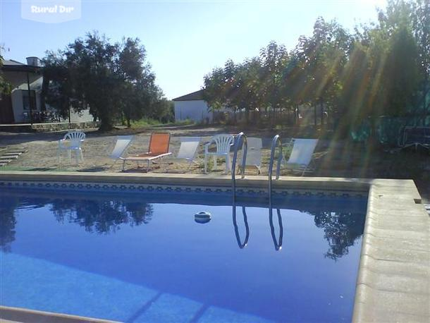 vista de piscina de la casa rural Casa de campo rocio