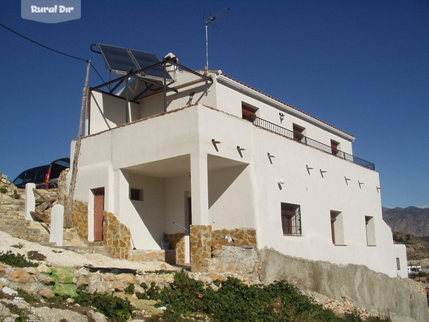 fachada de la casa rural Alojamiento rural las escuevas