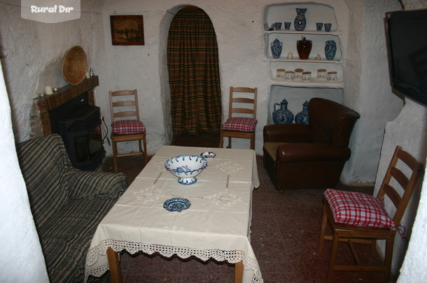 comedor de cueva de la casa rural La cueva de la Abuela