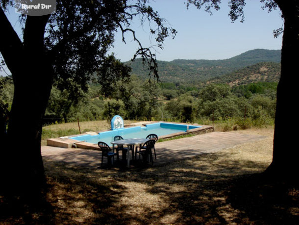 Piscina privada, alberca rehabilitada  de la casa rural Finca Las Mogeas