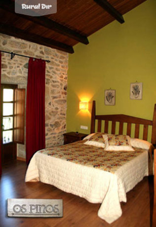 Habitación Os Pinos de la casa rural Casa de Santa Uxía