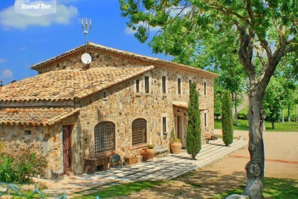 fachada de la casa rural Mas Figueres