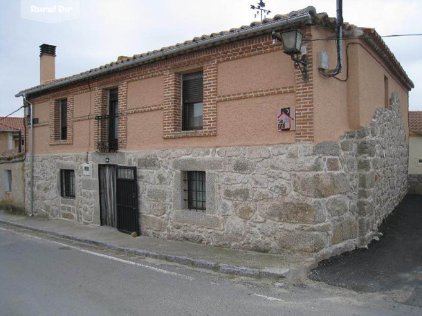 fachada de la casa rural Gemerendura