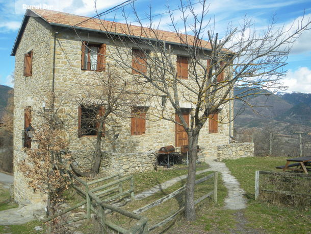 fachada principal de la casa rural Casa Escuela Planillo - Parque Nacional de Ordesa y MontePerdido