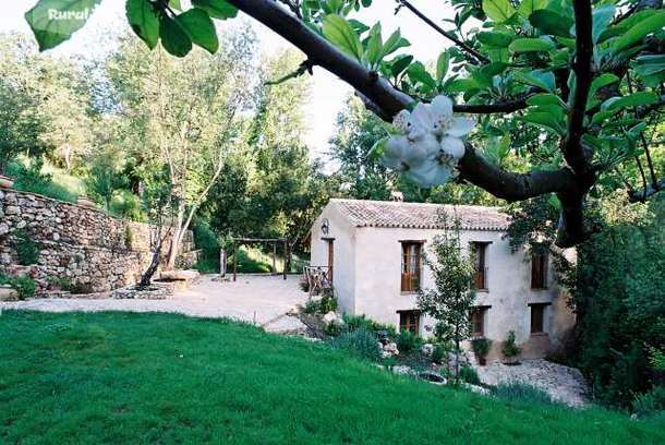 Exterior del Jardin de la casa rural El Batan de Lara