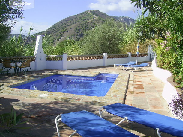 Piscina de la casa rural Villa Cortijo Retama