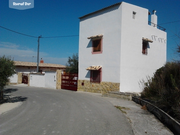 Fachadas de la casa rural El tío Atanasio