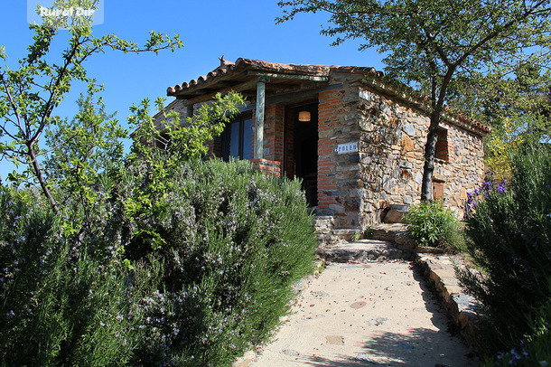 Fachada de la casa rural Jiniebro Cabaña Poleo