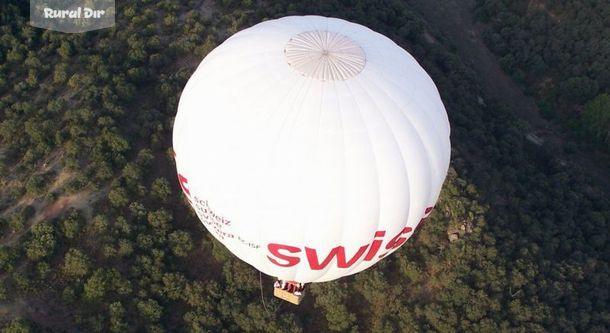 Sobrevolando el entorno natural del río Guadarrama de la actividad rural Aerotours Madrid