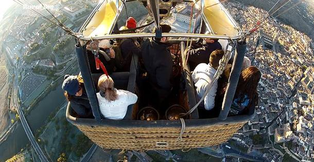 Sobrevolando el casco histórico de Toledo de la actividad rural Aerotours Toledo