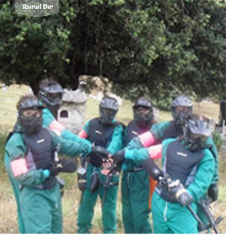 Diversión en equipo de la actividad rural Paintball Sierra de San Vicente