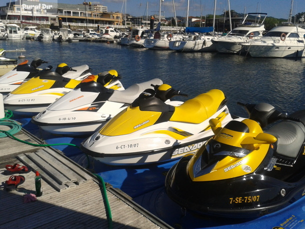 Vilajet, alquiler de motos de agua. de la actividad rural Alquiler de Motos de Agua, en la Ría de Arosa ( Pontevedra )