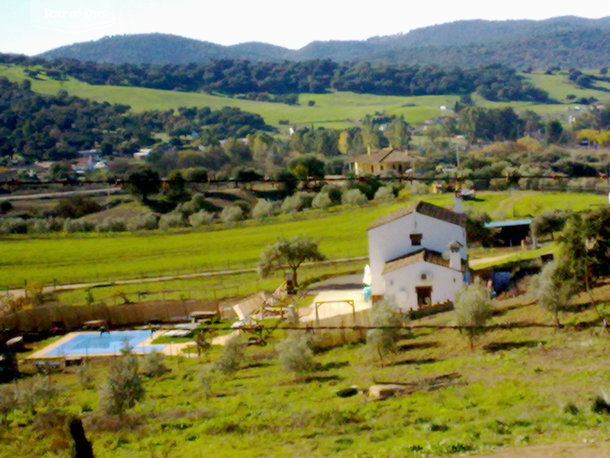 Parcela con sus dos casas y piscina de la actividad rural Actividades a realizar en la zona 