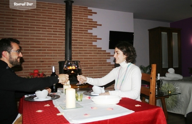 Cenas Romanticas sorpresa en el propio alojamiento rural de la actividad rural Planes Romanticos