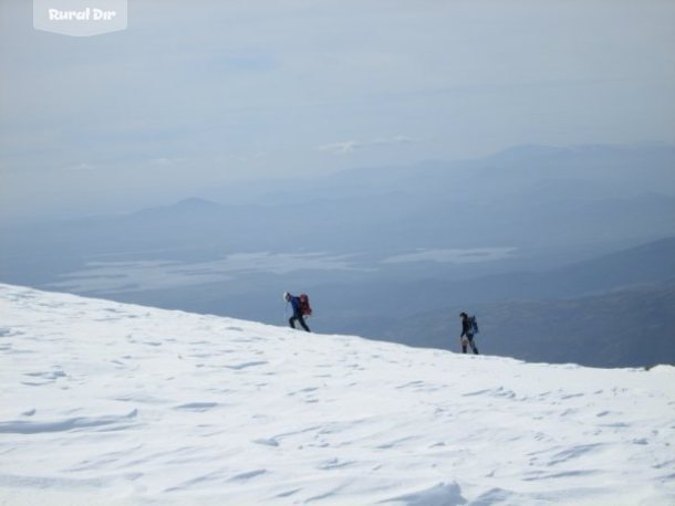 Travesía en raquetas por la cuerda del Calvitero de la actividad rural Travesía en Raquetas de Nieve